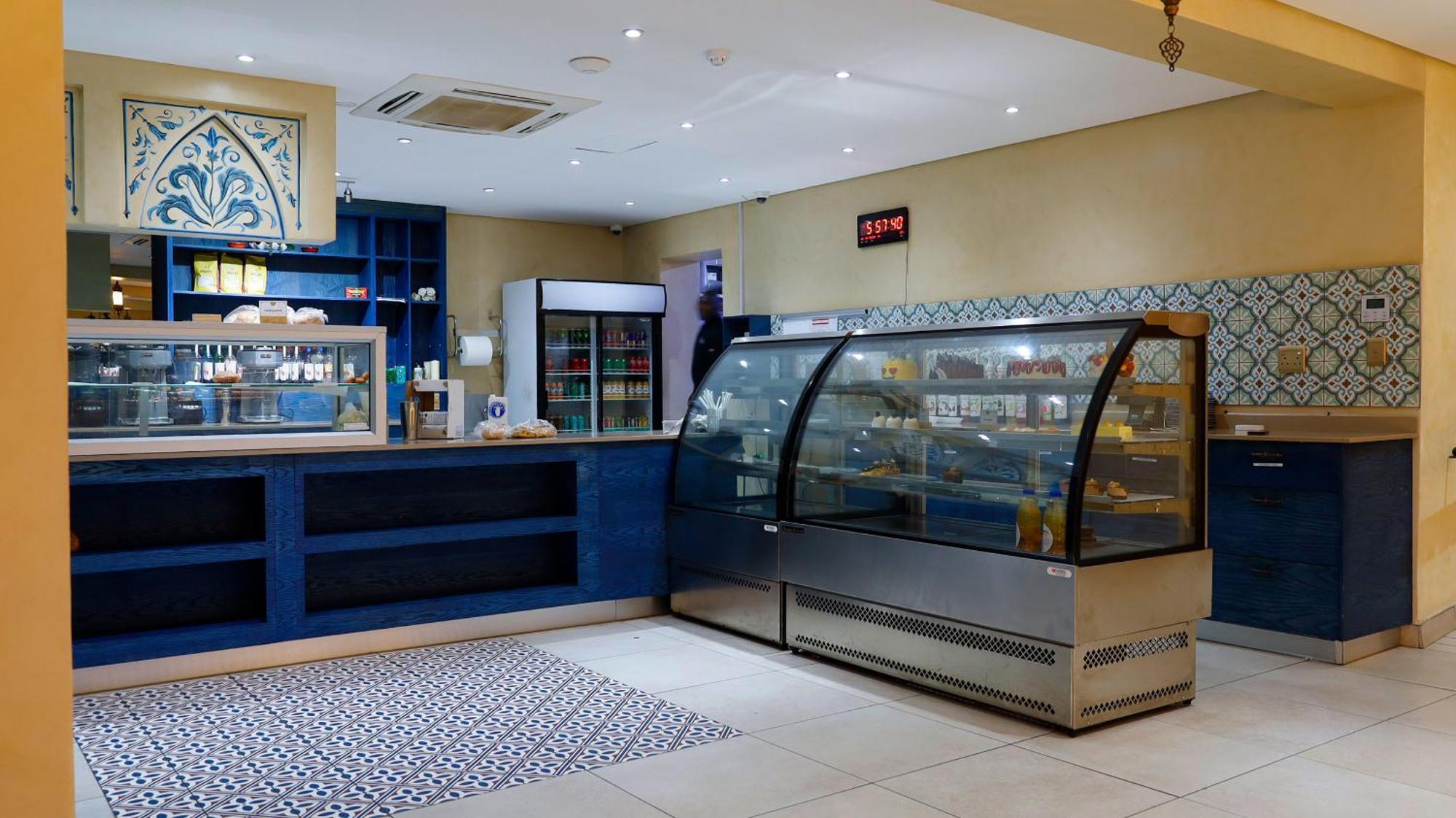 Qurtuba Hotel And Spa Sandown Экстерьер фото
